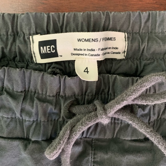 MEC | Women’s Elastic Drawstring Waistband Hiking Shorts - 4 - Picture 3 of 5